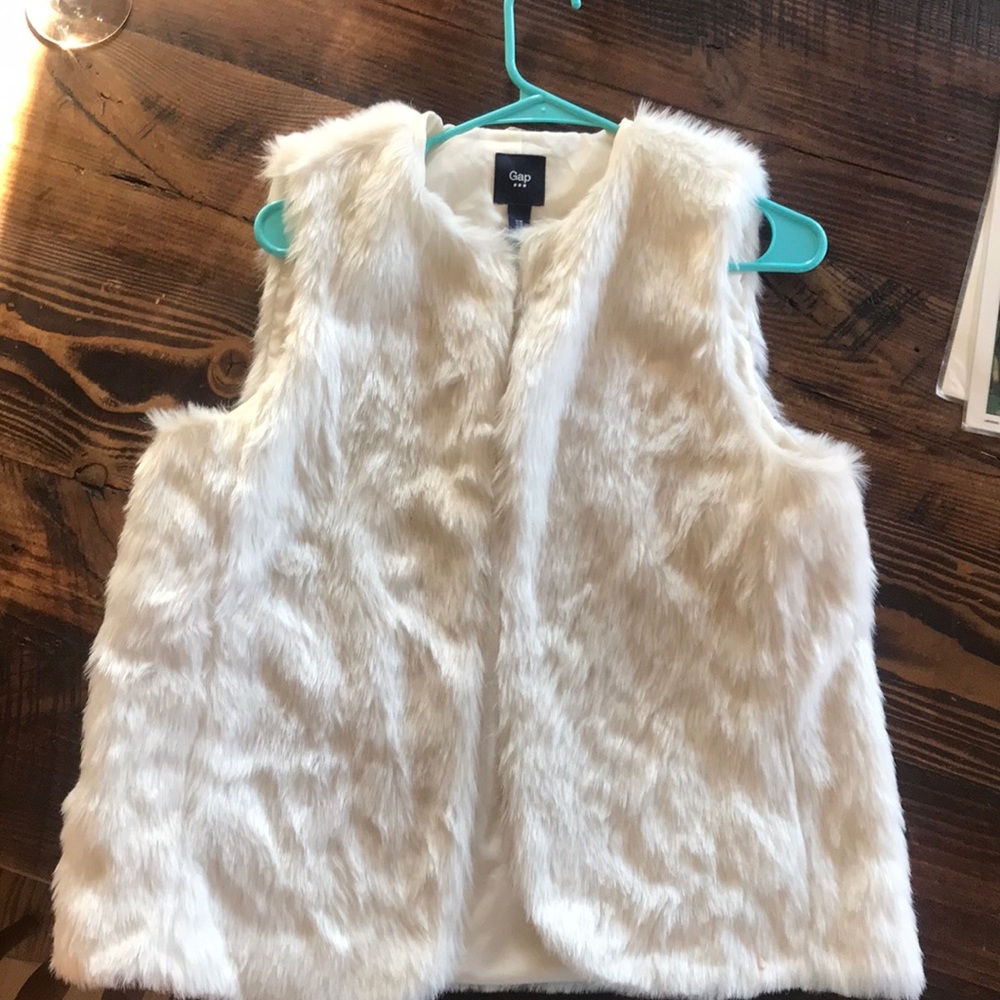 Gap white faux fur vest. New with tags